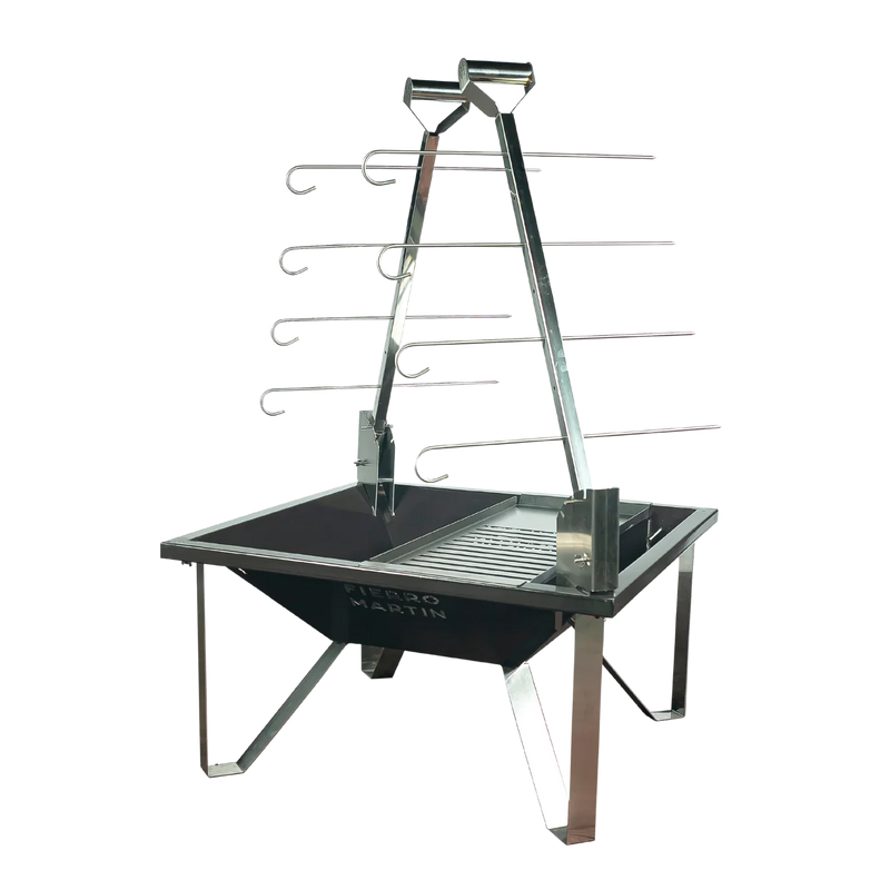Churrasqueira Fogo de Chão Esmaltada + 2 Estacas + 8 Espetos + Catraca de Elevação e Giro + 1 Grelha + 4 Pés + (Acessórios Todos em Inox)